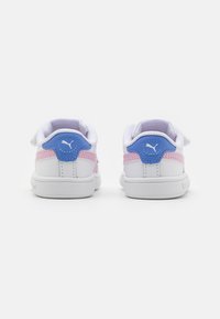 Puma SMASH 3.0 UNISEX - Sportcipő - white/grape mist/blue skies