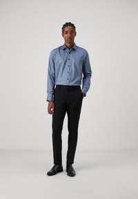 OLYMP No. Six SIX SUPER SLIM - Dalykiniai marškiniai - marine