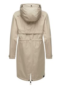 Parka imperméable beige avec une capuche amovible, taille cintrée, poignets élastiques et cordon de serrage à l'ourlet. Texture lisse avec des accents à pressions.