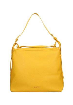 Borsa a mano gialla in pelle con finitura testurizzata, dotata di una sola tracolla regolabile e chiusura superiore con zip. Nota per il suo design semplice e funzionale.
