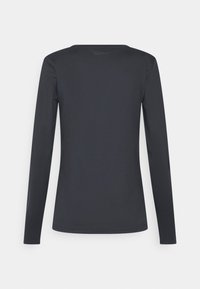 Langärmliges schwarzes Shirt aus glattem Stoff mit einem schlichten Design, runder Ausschnitt und ohne sichtbare Muster oder Verzierungen.