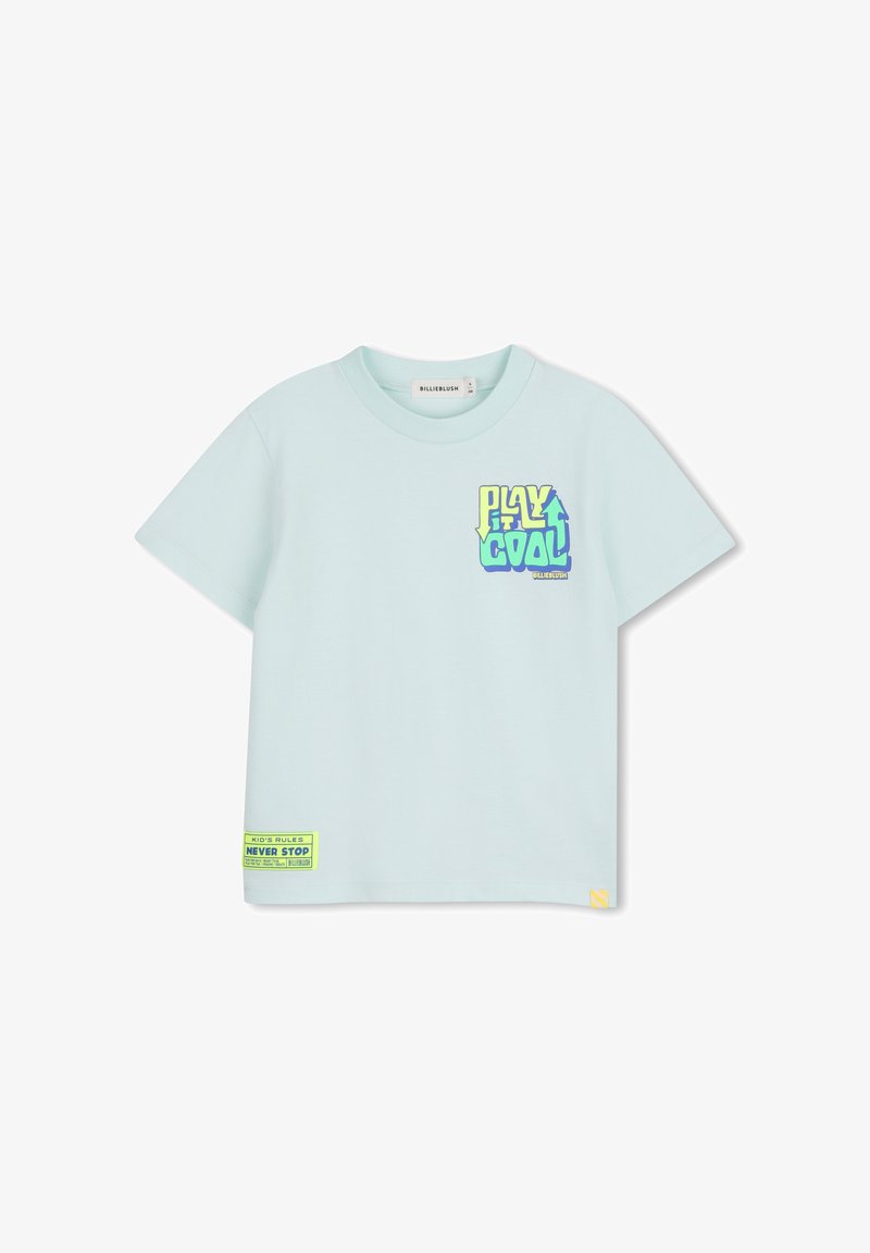 Lichtblauw katoenen t-shirt met korte mouwen. Heeft een grafische tekst "PLAY IT COOL" en een label met de tekst "KID'S RULES NEVER STOP" in neonkleuren.
