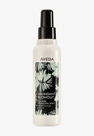 Spray volumisant Aveda Abundant Blowout pour l’ensemble de la chevelure, dans un flacon blanc avec étiquette florale noire et embout spray noir.