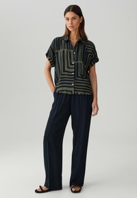 OPUS PANTS LOOSE FIT PRINT - Hemdbluse - olive leaf