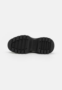 MICHAEL Michael Kors SHILOH LOAFER - Platåsko - black