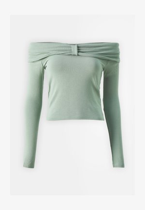 Váll nélküli, hosszú ujjú felső világos zöld színben, összehúzott nyakkivágással és testhezálló, rövid fazonnal. Puha textúra, rugalmasságot biztosító anyag.