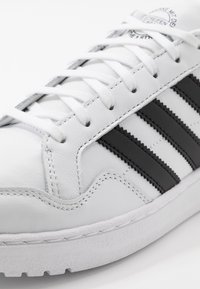 adidas Originals Trainers - white