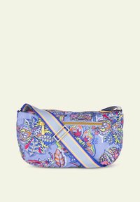 Borsa a spalla con motivo floreale blu realizzata in tessuto, dotata di una tracolla solida con accenti gialli e di un compartimento con zip sulla parte anteriore.