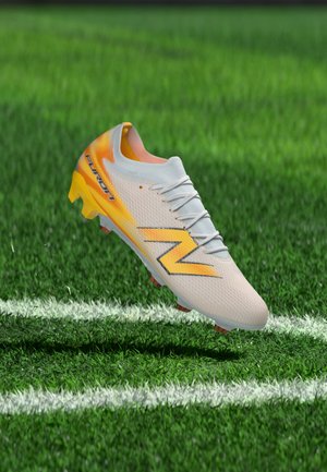 New Balance, FURON TEAM FG V9 - Firm-ground football boots - fresh air/satsuma orange