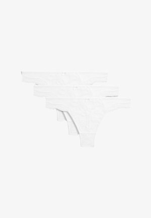 Tři bílé krajkové tanga s zvlněným krajkovým lemem, malou mašlí a jemným květinovým vzorem na látce.