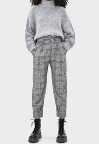 Bershka Tygbyxor - light grey