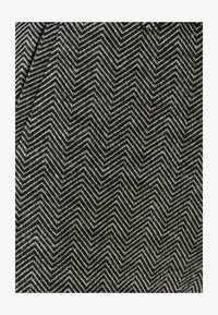 Sélectionné, Grey chevrons