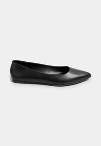 Bailarinas de cuero negro con punta afilada, textura suave y diseño minimalista. Suela baja y flexible para mayor comodidad.