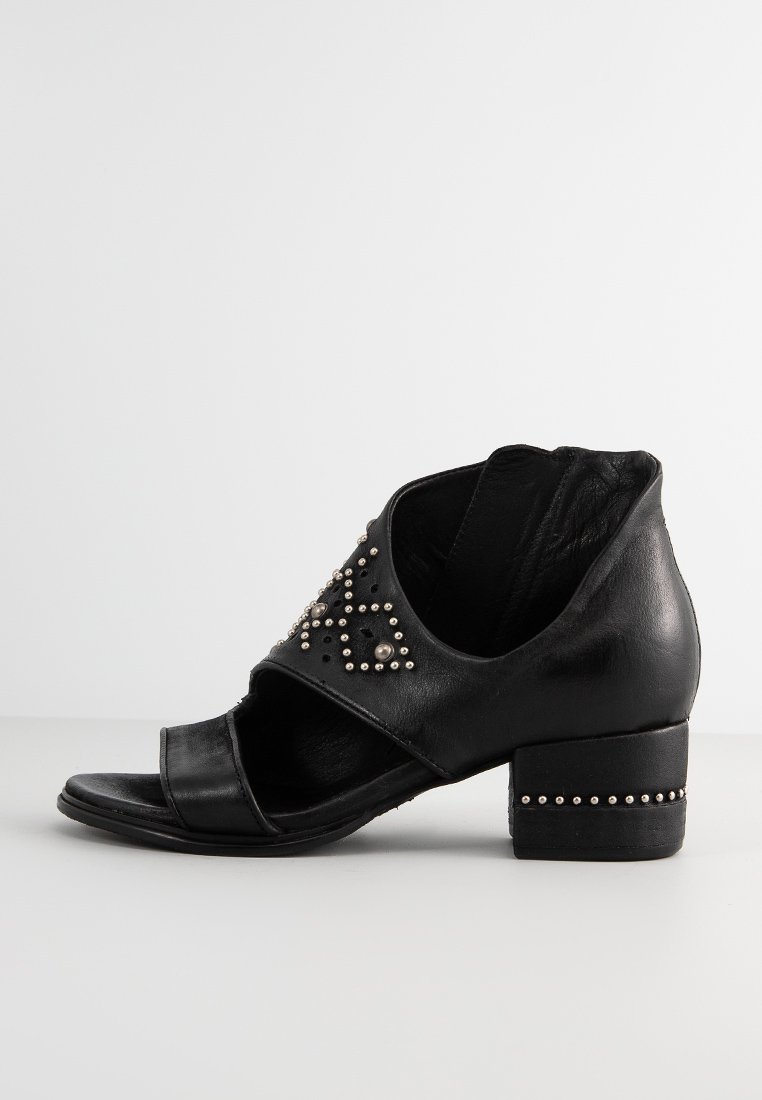 a.s.98 Sandalen met enkelbandjes zwart a.s.98 Sandalen met enkelbandjes zwart