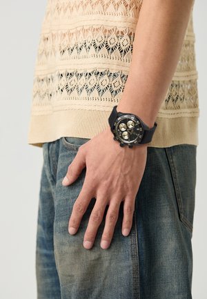 - Zegarek chronograficzny