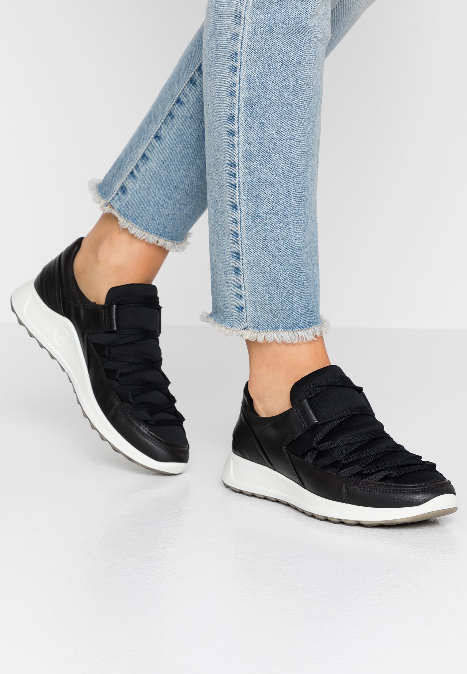 ecco flexure runner 2