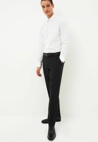 Next TAILORED SLIM FIT PLAIN - Püksid - black