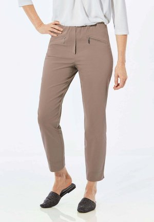 Beige, slim-fit broek met een gladde textuur, voorzien van twee met rits afgesloten voorzakken en een elastische tailleband voor comfort. Korte enkel lengte.