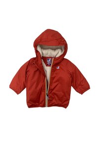 Giacca impermeabile rossa con cappuccio, dotata di una morbida fodera in pile beige, chiusura con zip frontale e maniche corte elastiche.