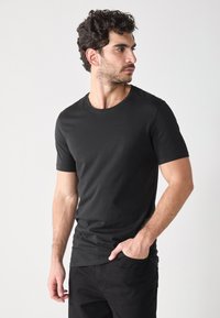 Pier One 10 PACK - Basic T-shirt - true black