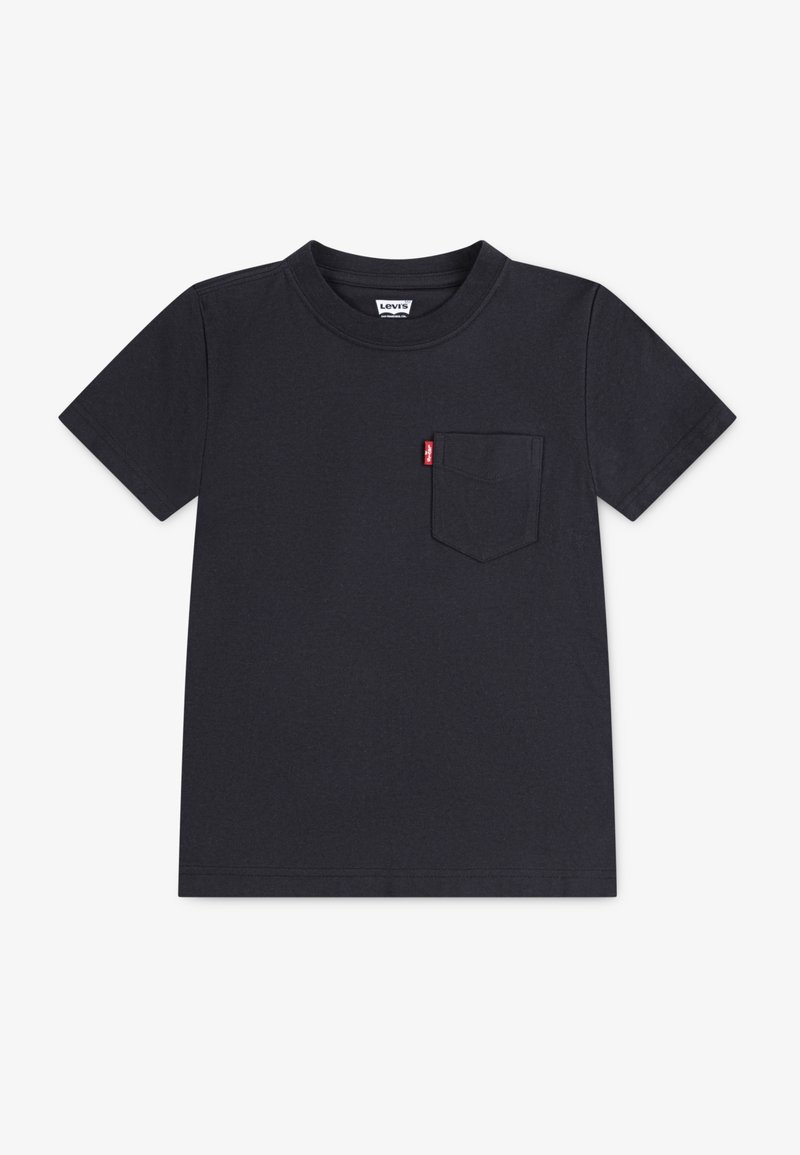T-shirt noir à manches courtes Levi's avec col rond et poche poitrine ornée d’une petite étiquette rouge Levi's.