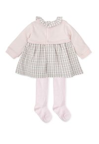 Vestido rosa claro con una falda de patrón a cuadros y cuello con volantes. Incluye medias rosas a juego. Mezcla de algodón con botones en la parte delantera.
