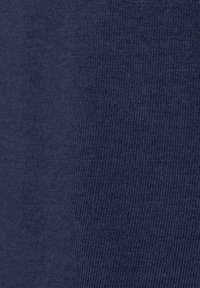 Marine ribstof met een soepele textuur, gekenmerkt door dicht op elkaar staande verticale lijnen en een consistent patroon, geschikt voor casual kleding.