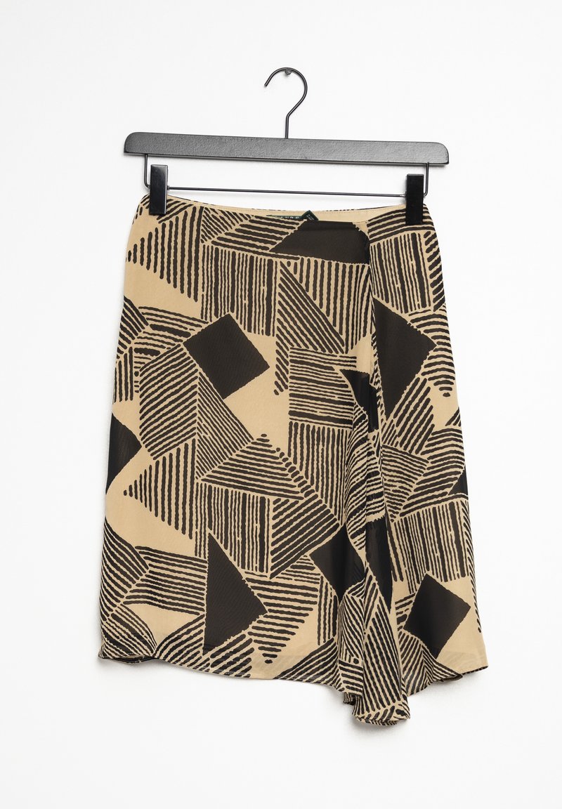 Jupe longueur genoux présentant un motif géométrique en noir et beige, avec des formes et des rayures variées. Fabriquée en tissu léger avec un design drapé.