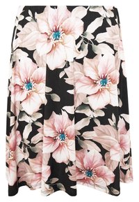 Gonna nera con grandi motivi floreali rosa e bianchi e foglie verdi, con accenti blu nei centri dei fiori.