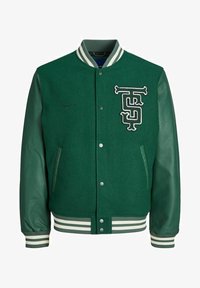 Nevybráno, trekking green