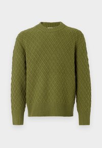 Pulover tricotat verde cu un model în diamante, având guler rotund și tiv și manșete ribbate. Fabricat dintr-un material texturat, oferind căldură.