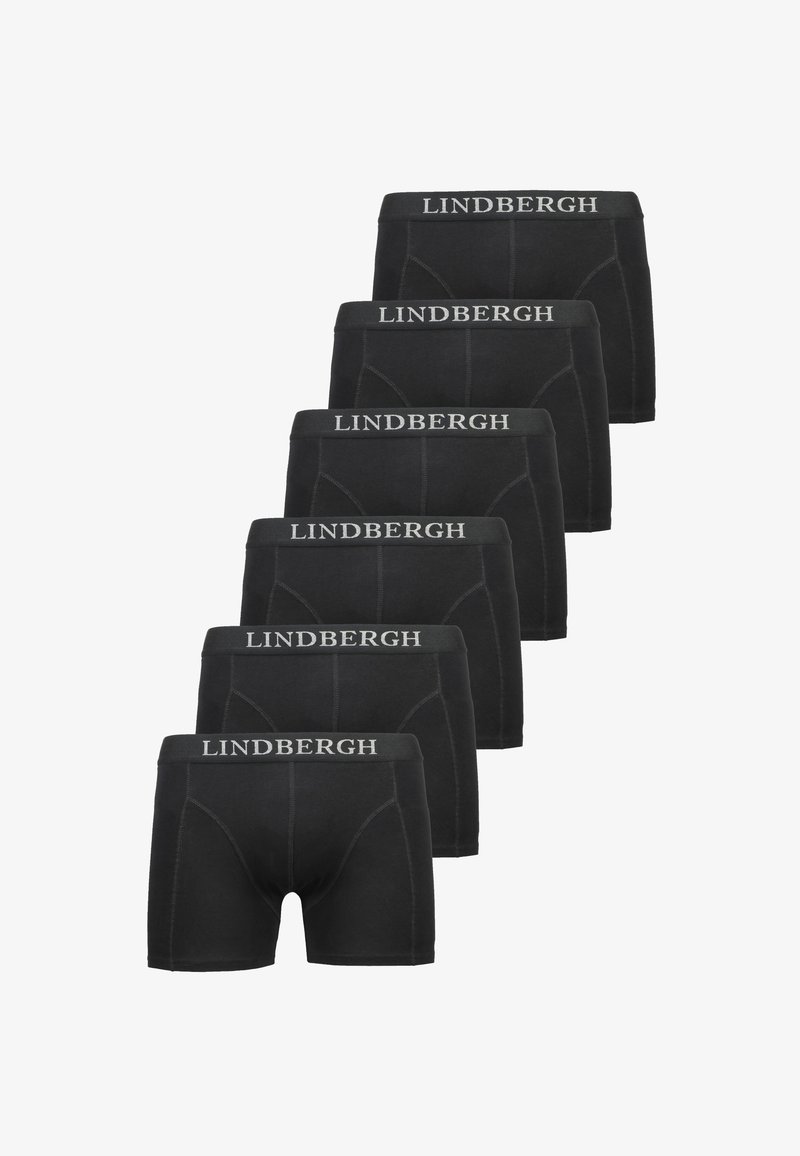 Seks sorte boksertrusser med synligt syning, hver med et gråt "LINDBERGH" taljebåndslogo, stablet i en trappet opstilling.