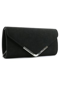 Clutch nera in faux pelle con una patta triangolare, accenti in argento e tracolla a catena removibile. Superficie texture con una leggera lucentezza.