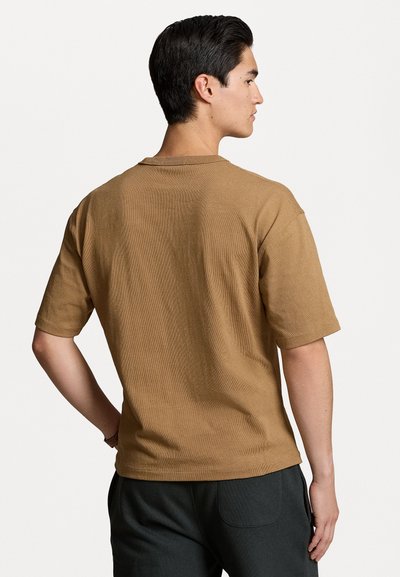 Polo Ralph Lauren RELAXED FIT LOGO JERSEY T-SHIRT - Základné tričko - rustic tan