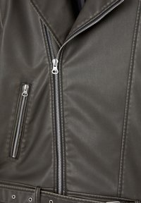 PULL&BEAR Veste en similicuir - black