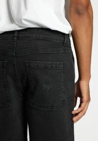 Denim Project SLOUCHY - Jeansshorts -  black washed