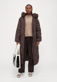 YAS Petite YASFUDGE LONG COAT - Páperový kabát - hot fudge