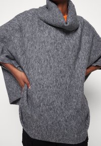 ONLY Pončo - mottled grey