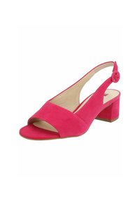 Růžové semišové slingback podpatky s otevřenou špičkou, zdobené kulatým knoflíkem na pásku kolem kotníku a skromným blokovým podpatkem.