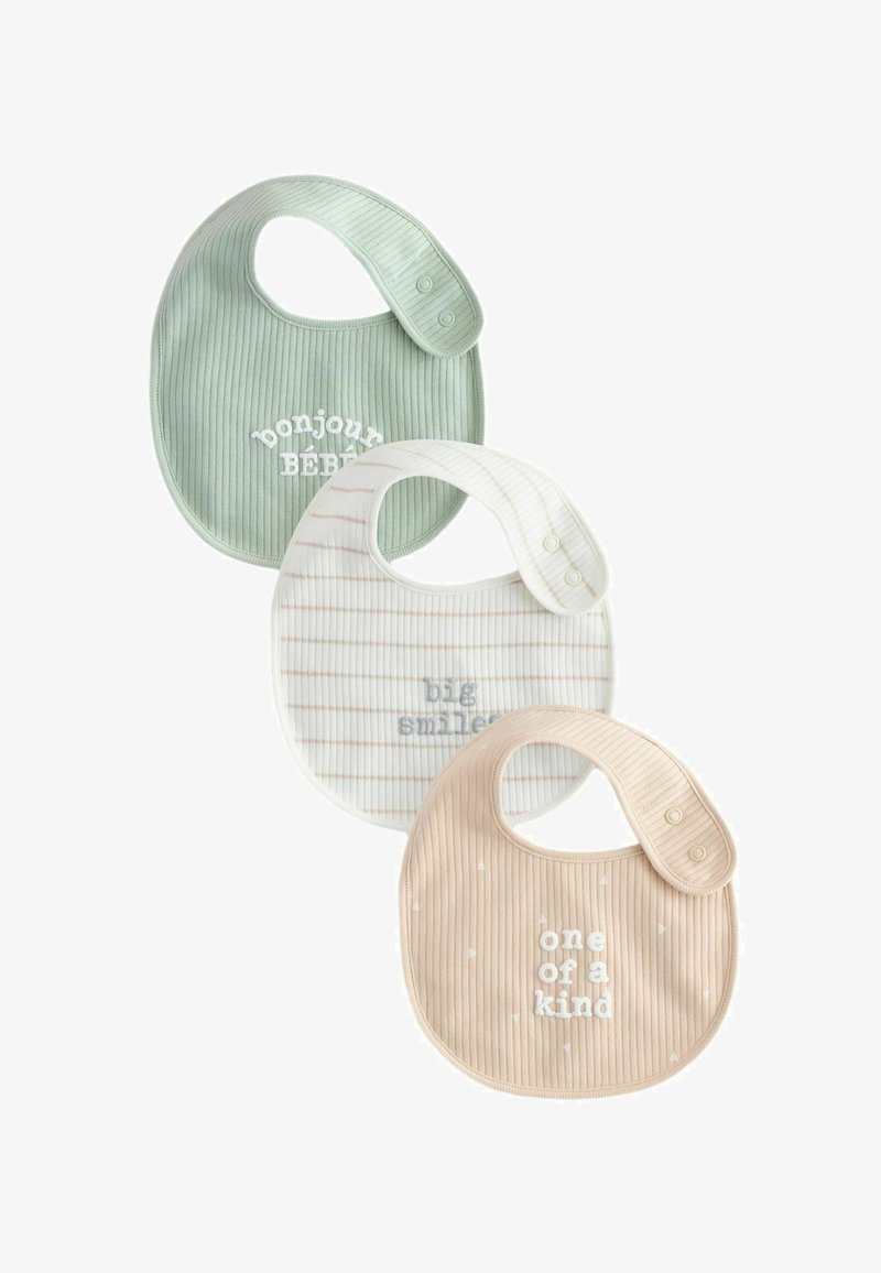 Trois bavoirs bébé côtelés en vert, blanc rayé et beige avec fermeture à pression et phrases "bonjour bébé," "big smile," et "one of a kind."