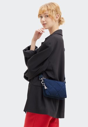 RIRI UMHÄNGE - Cross body bag - airy blue quilt