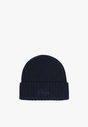 Bonnet en tricot côtelé bleu marine avec un revers. Texte brodé subtil sur le revers et une texture douce sur tout le bonnet. Forme classique et arrondie.