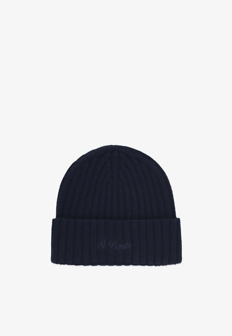 Mørkeblå ribstrikket hue med opfoldet kant. Diskret broderet tekst på kanten og en blød tekstur over det hele. Klassisk, rund form.