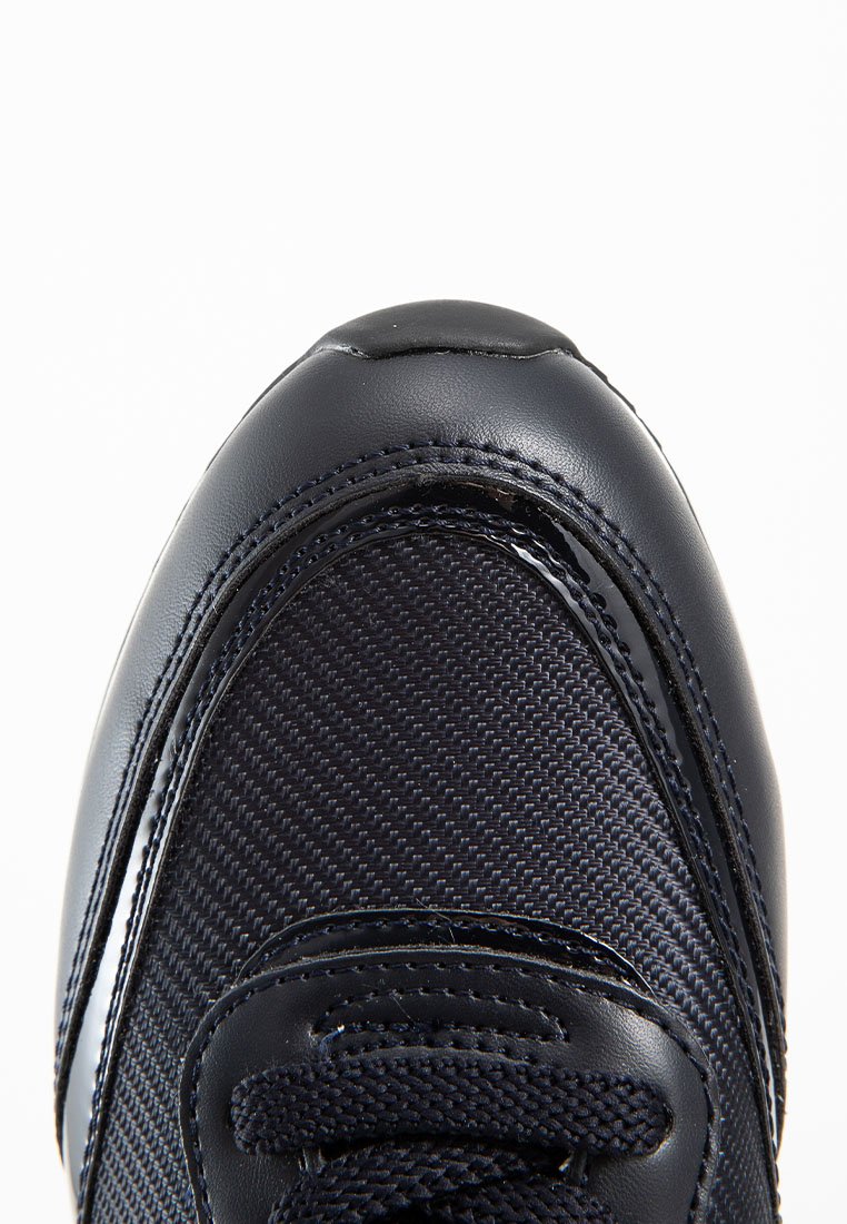 Marineblaue Sneaker mit einem strukturierten Textil-Obermaterial und glatten Lederakzenten. Verfügt über eine runde Zehenpartie, Schnürsenkel und subtile Stichdetails.