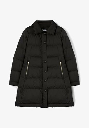 Schwarze gepolsterte Jacke mit kragenähnlichem Ausschnitt, vorderem Knopfverschluss und seitlichen Reißverschlusstaschen. Glatte Textur mit gesteppten Details.