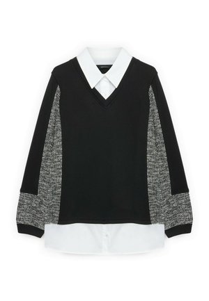 Zwarte V-hals trui met witte overhemdkraag en zoom, met zwart-witte textuur-gefabriceerde mouwen.