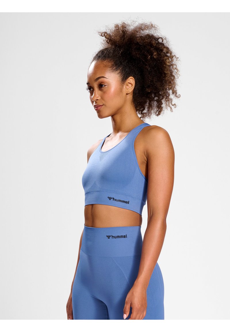 Hummel SEAMLESS - Sport-BH med medium stöd - blue horizon