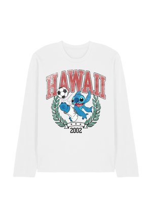 Weißes Langarmhemd mit rotem Schriftzug "HAWAII", einer blauen Cartoon-Figur, die einen Fußball kickt, grünem Lorbeerkranz und der Zahl "2002" darunter.