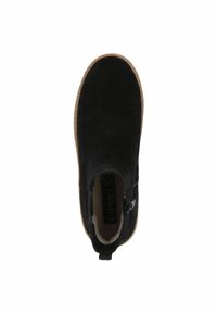 Bottine en daim noir avec un bout arrondi, surface texturée, semelle claire contrastante et un petit zip décoratif sur le côté.