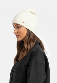 Bickley+Mitchell Beanie - off white